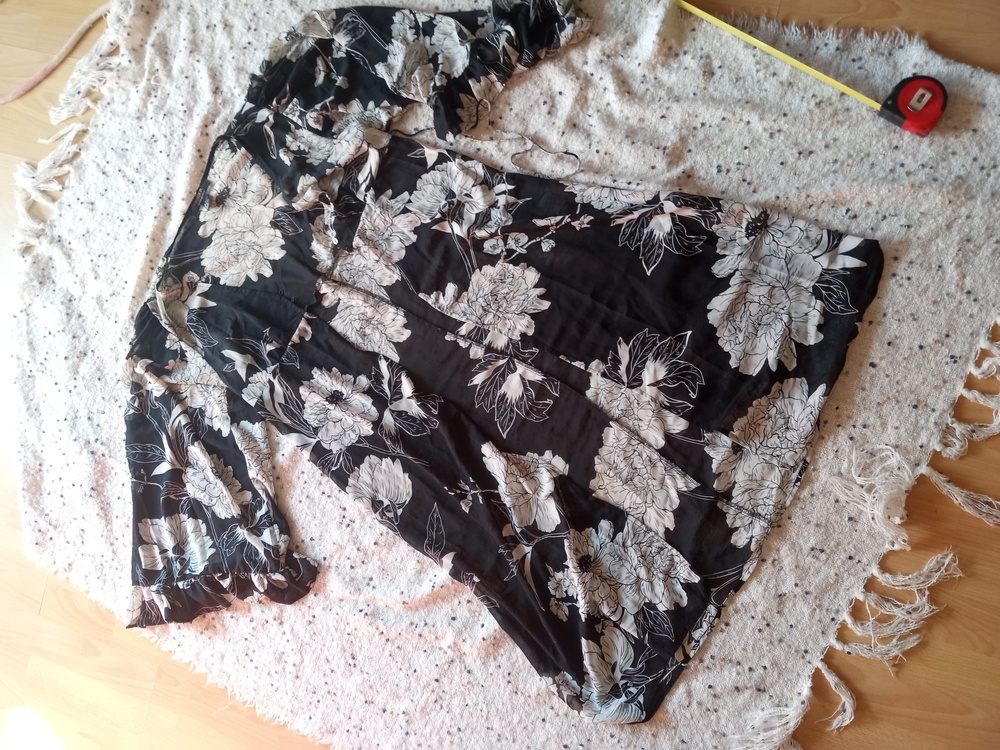 Forever 21 Sheer Black and White Floral Kimono Robe